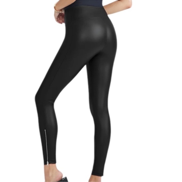 Authentic DKNY black bralet sz M with matching Yummie black leggings as S - Picture 5 of 9